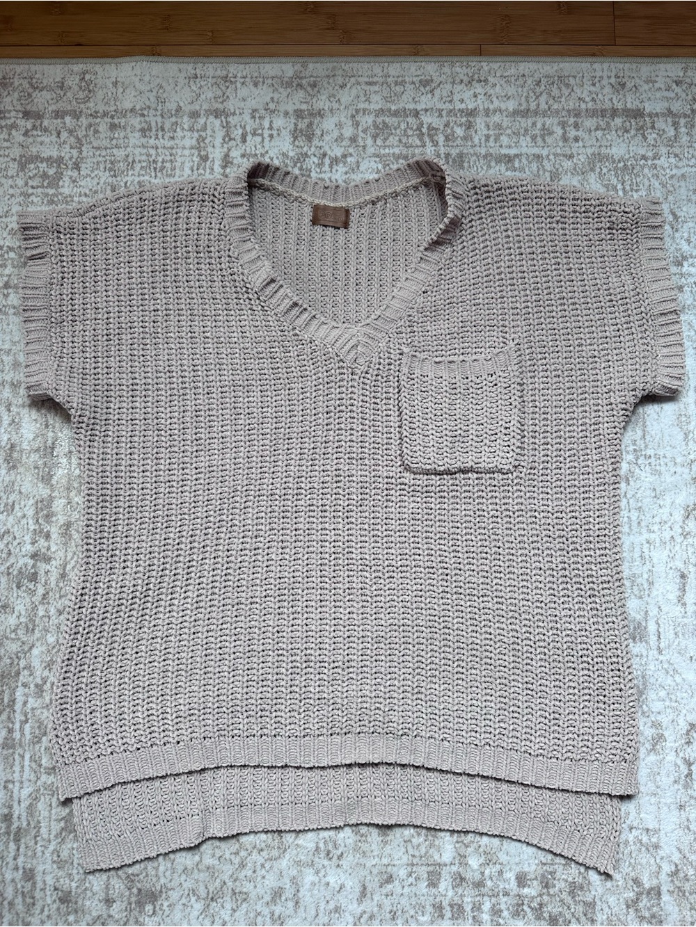 POL Women’s V‑Neck Short Sleeve Knit Sweater in Light Taupe